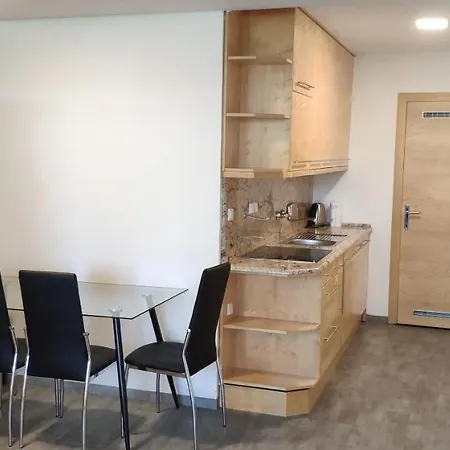 Iris Apartment *